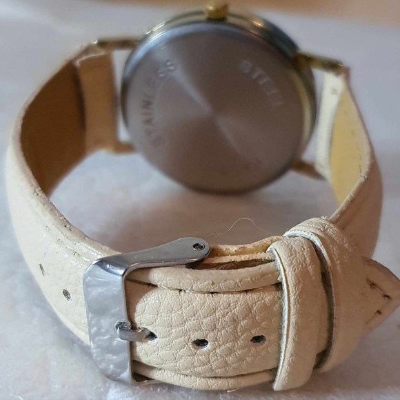 🦋10/$20🦋 Goldtone Mapface Leather Women's Watch - Picture 3 of 4